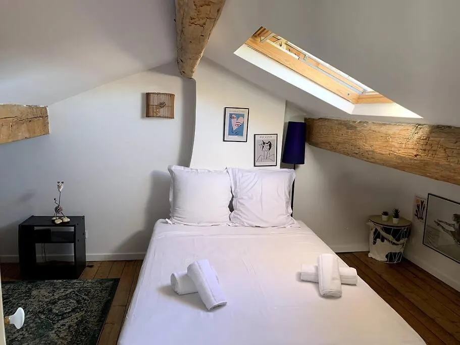 Maison De Caractere Avec Jardin Arbore En Avignon 0*,