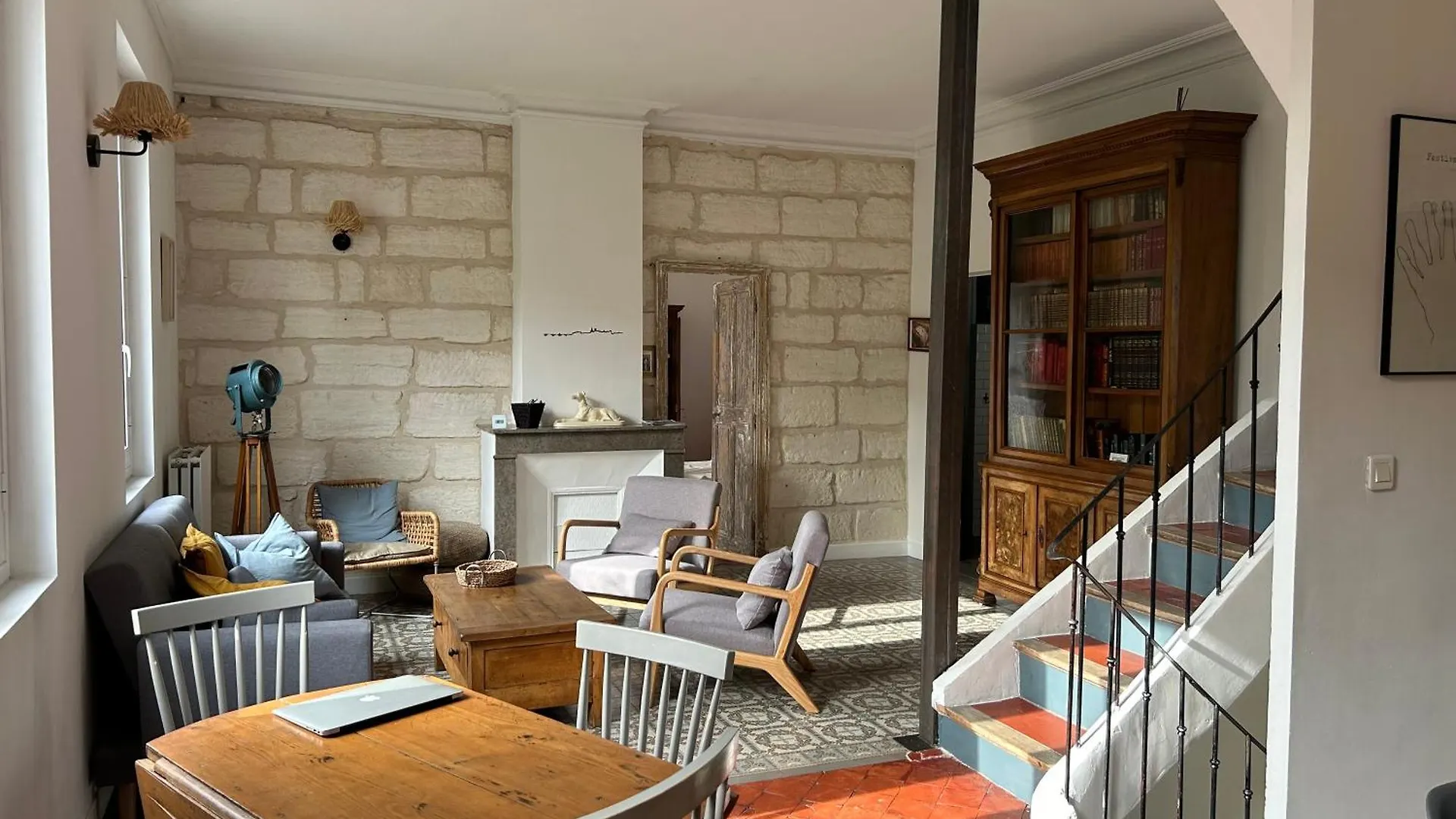 Maison De Caractere Avec Jardin Arbore En Avignon Frankrike