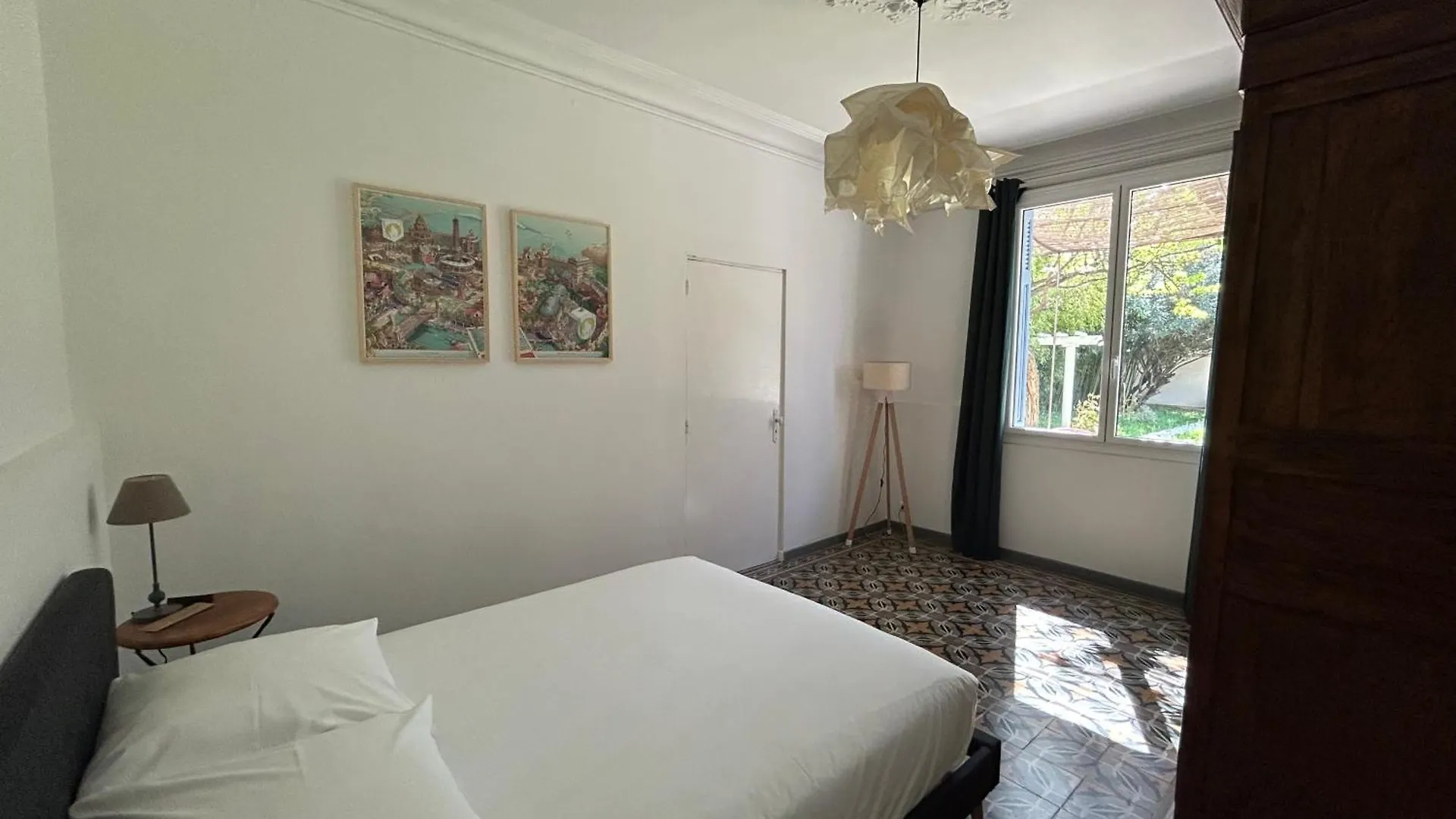 Maison De Caractere Avec Jardin Arbore En Avignon Villa