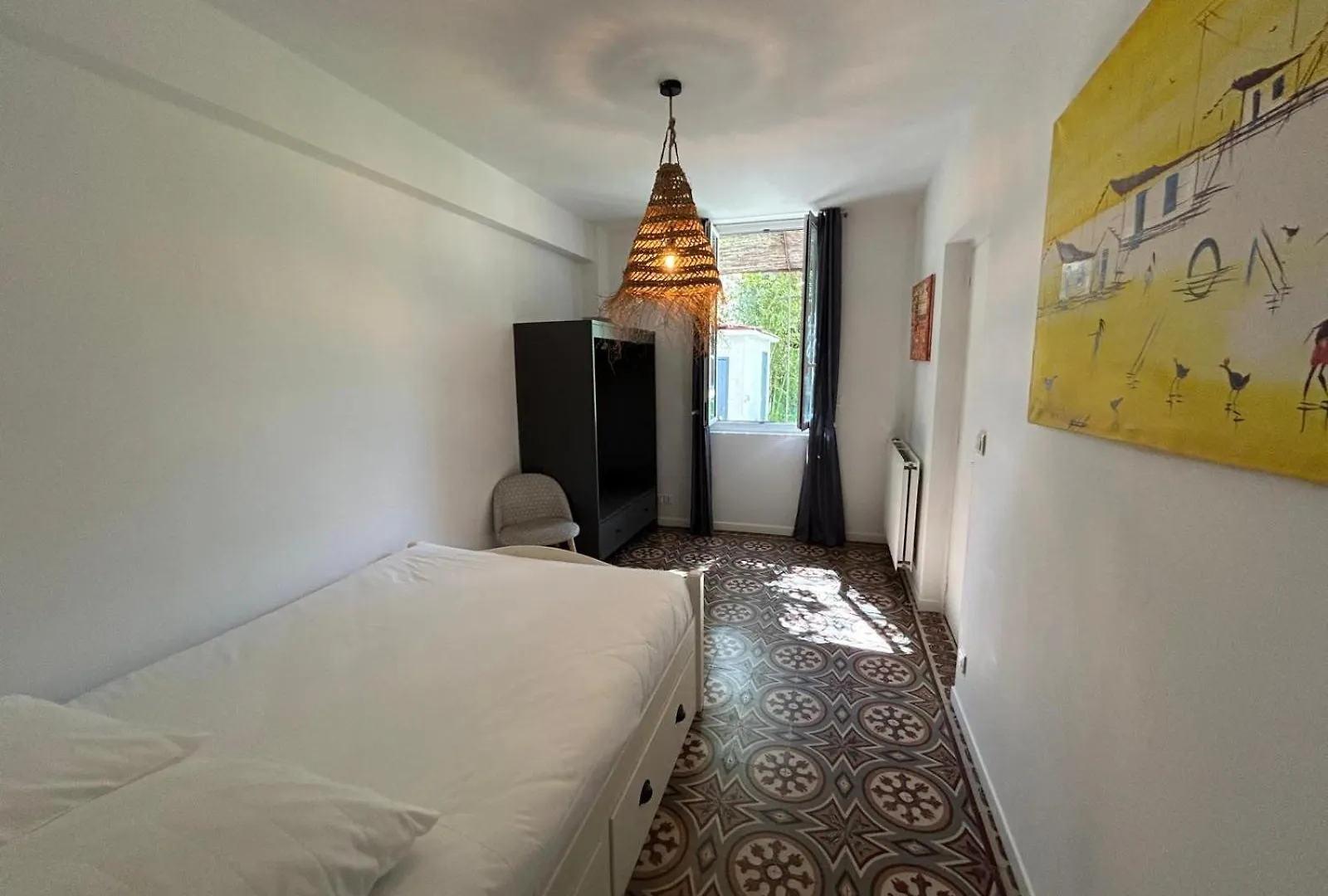 Maison De Caractere Avec Jardin Arbore En Avignon 0*,