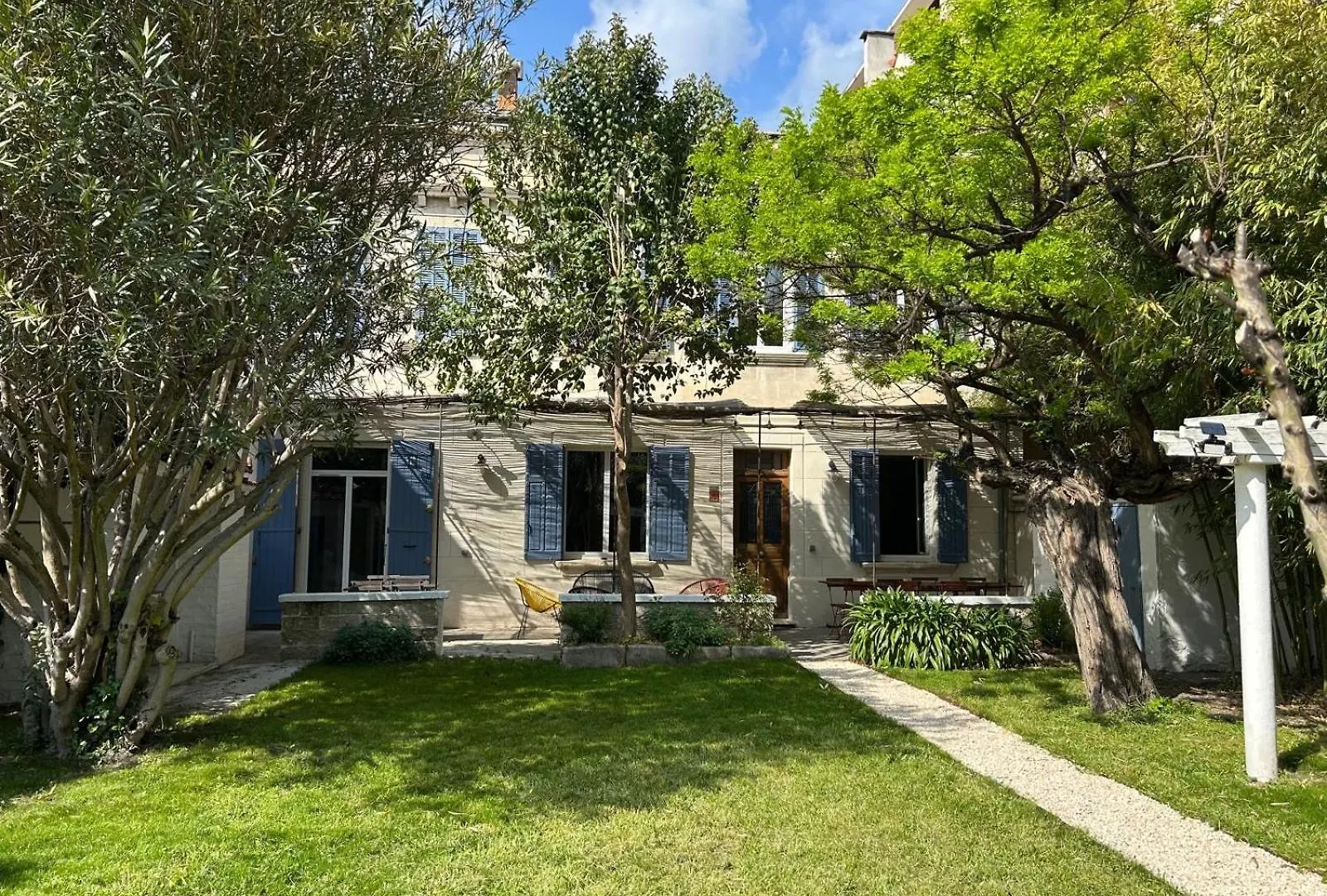 Villa Maison De Caractere Avec Jardin Arbore En Avignon
