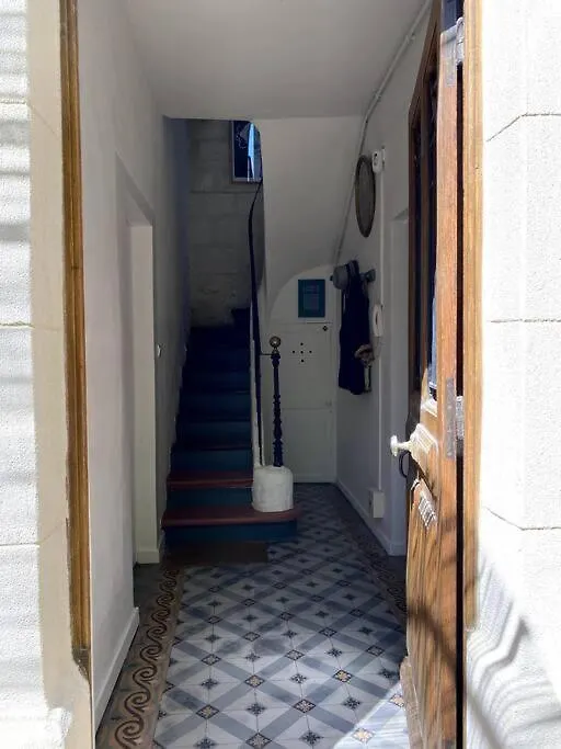Maison De Caractere Avec Jardin Arbore En Avignon 0*,  France
