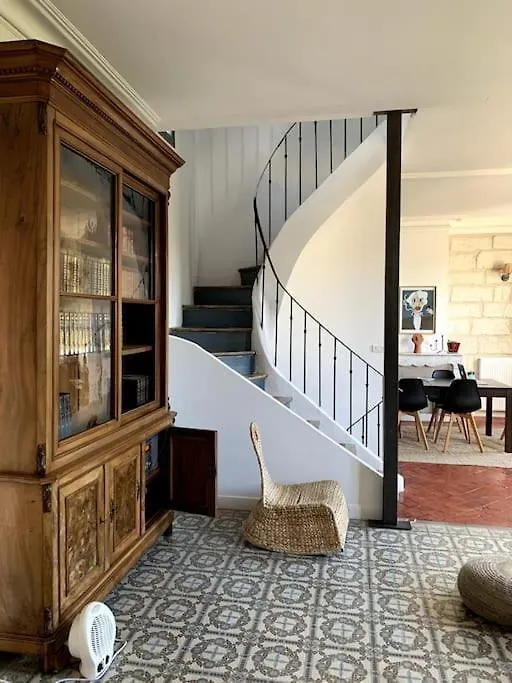 Maison De Caractere Avec Jardin Arbore En Avignon