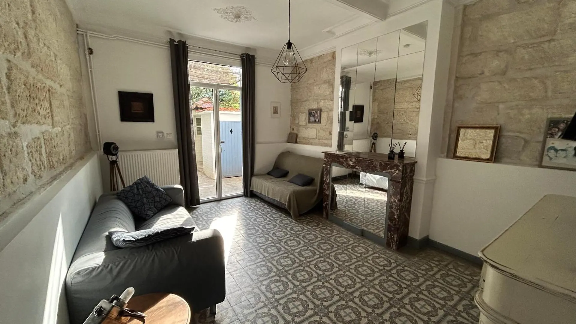 Maison De Caractere Avec Jardin Arbore En Avignon Villa