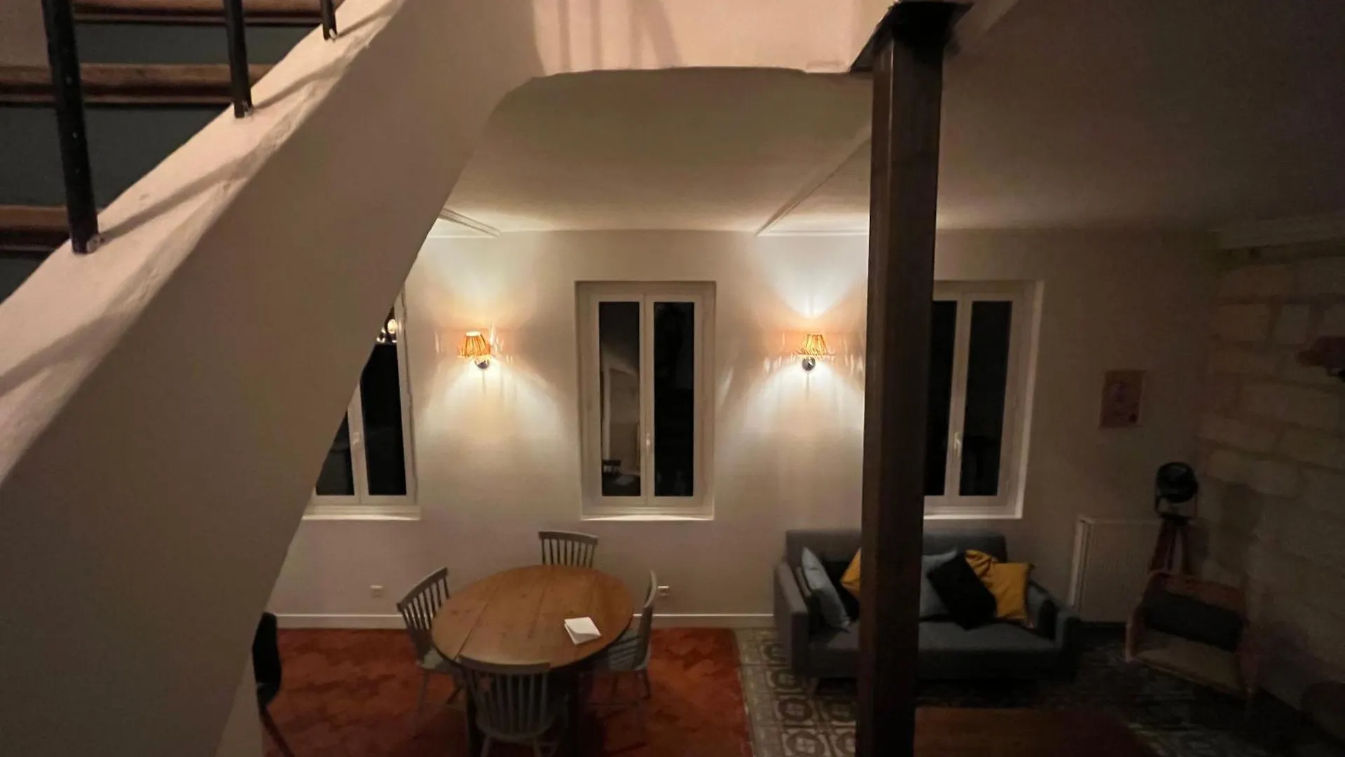 Maison De Caractere Avec Jardin Arbore En Avignon