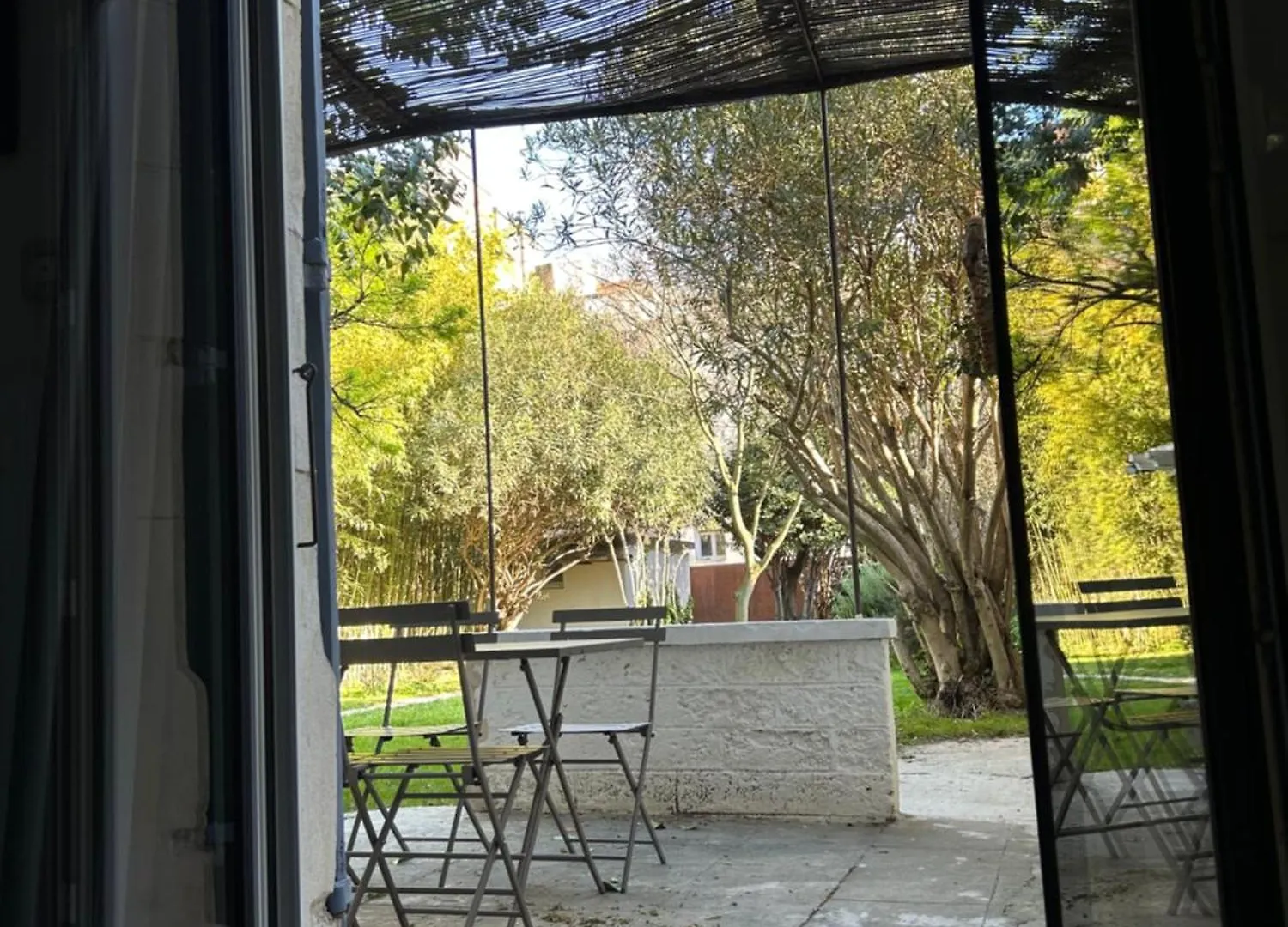 Maison De Caractere Avec Jardin Arbore En Avignon 0*,