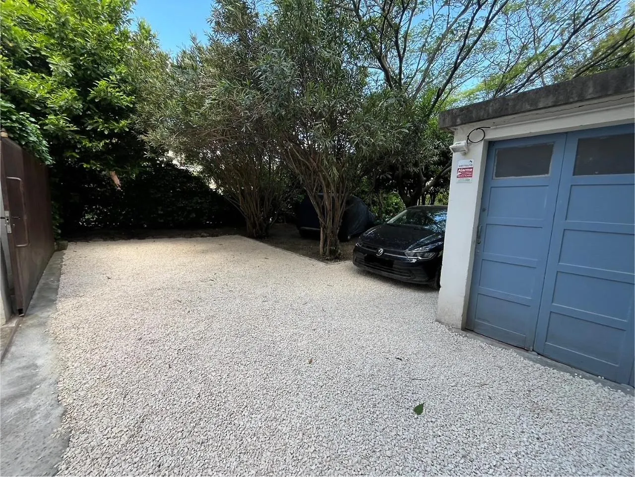 Maison De Caractere Avec Jardin Arbore En Avignon 0*,  France
